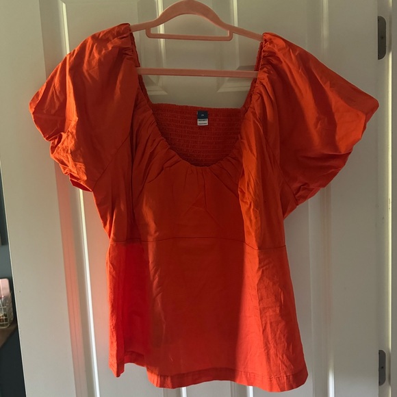 Old Navy waist define v-neck top in size 2X. - Picture 3 of 5